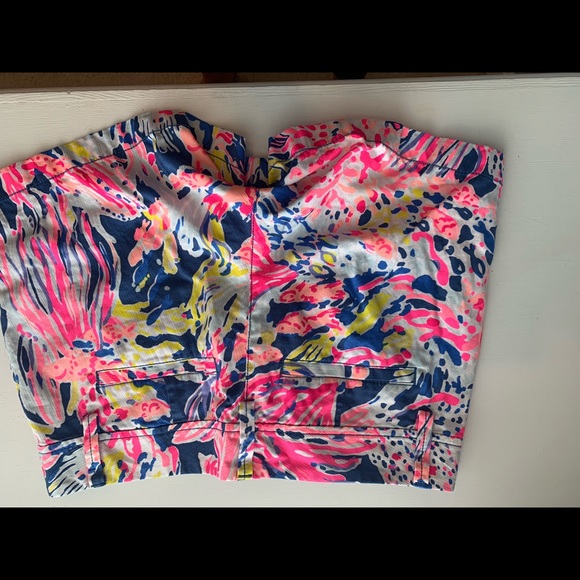 Lilly Pulitzer Callahan Shorts - Picture 2 of 3